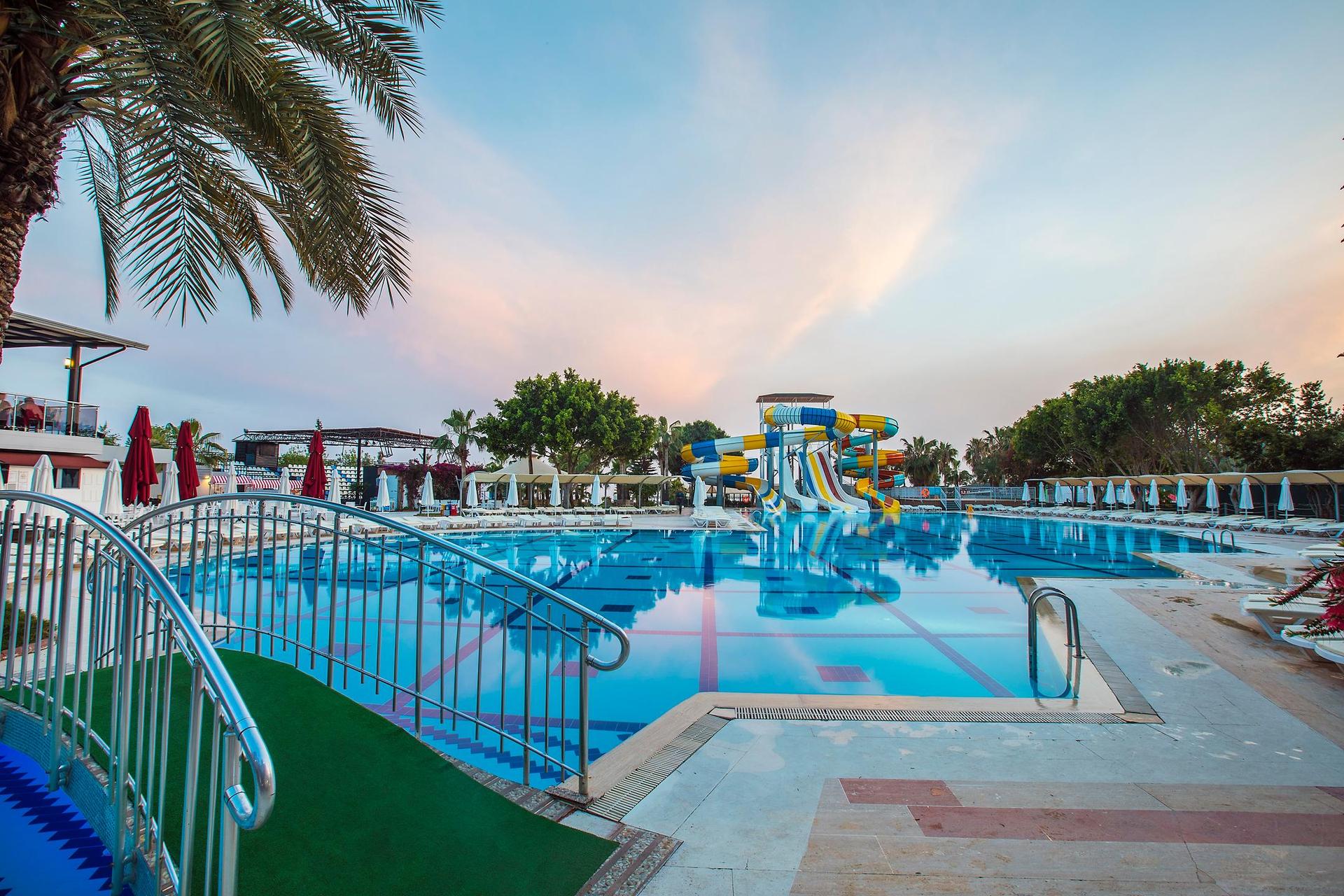 Meridia Beach Hotel — 3