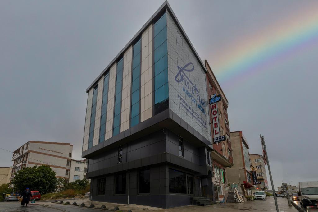 Fly and Stay Airport Hotel — 1