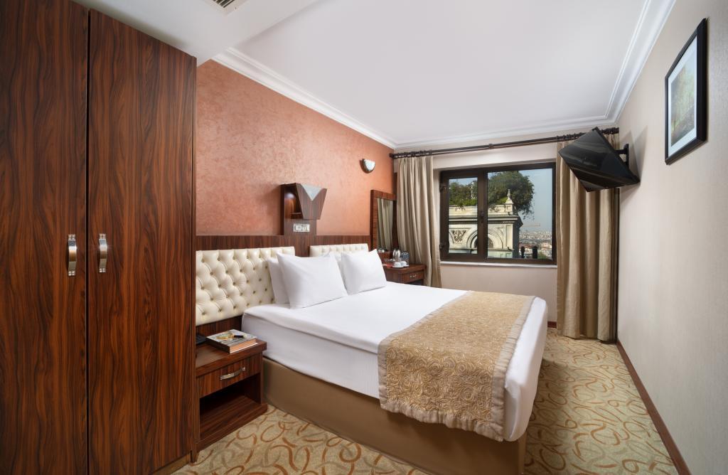 Elan Hotel — 4