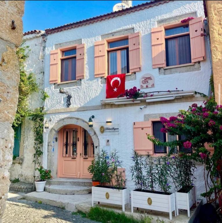 Krem Alaçatı — 1