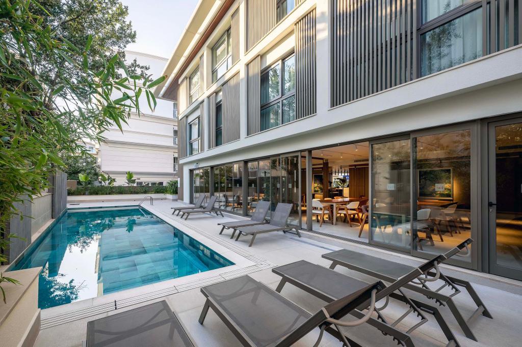Lei Hotel — 1