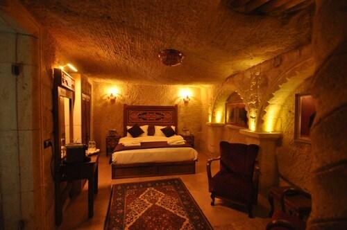 Solo Cave Suites — 5