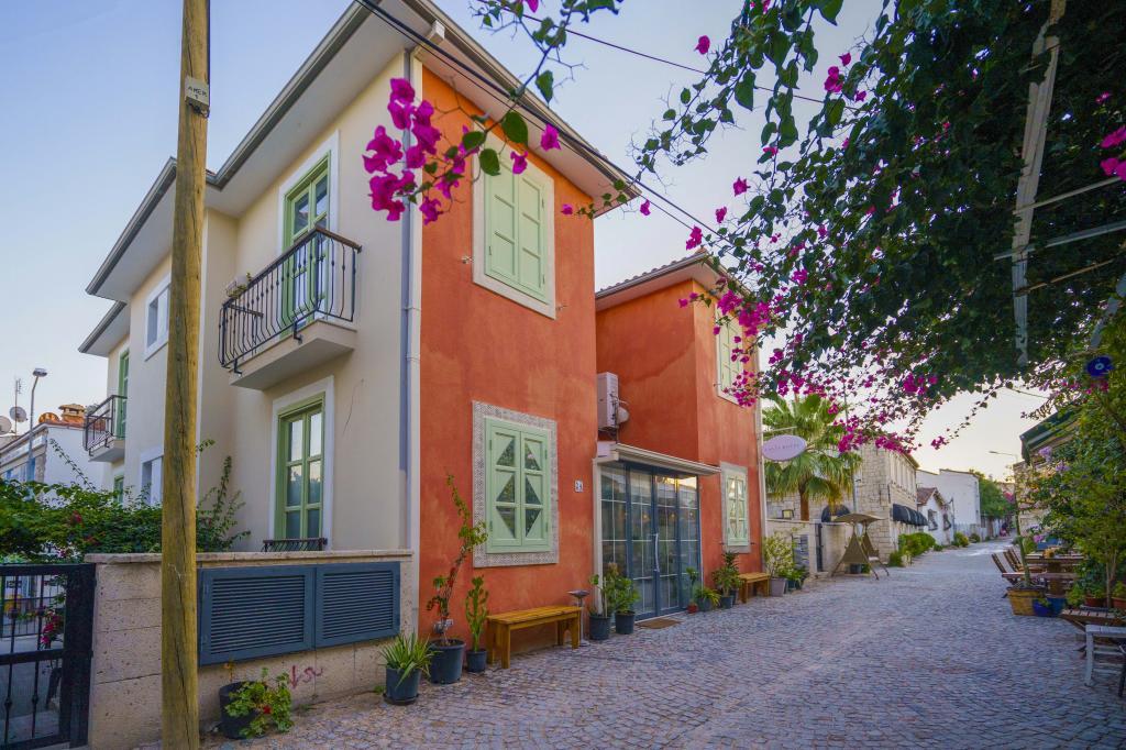 Amour Köy İçi Alaçatı — 1
