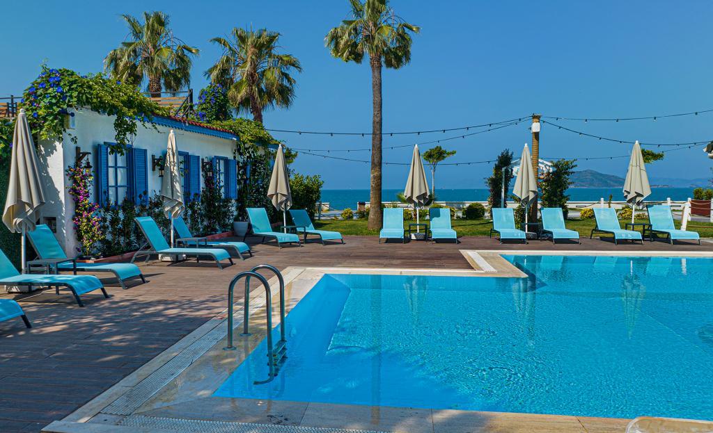 Uras Beach Hotel — 1