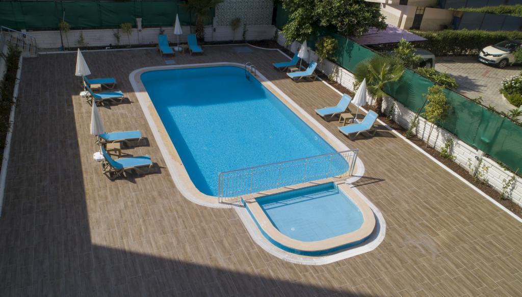 Theluna Suite Hotel — 1