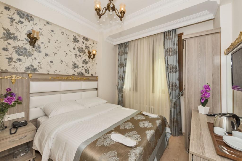 Raimond Hotel — 1