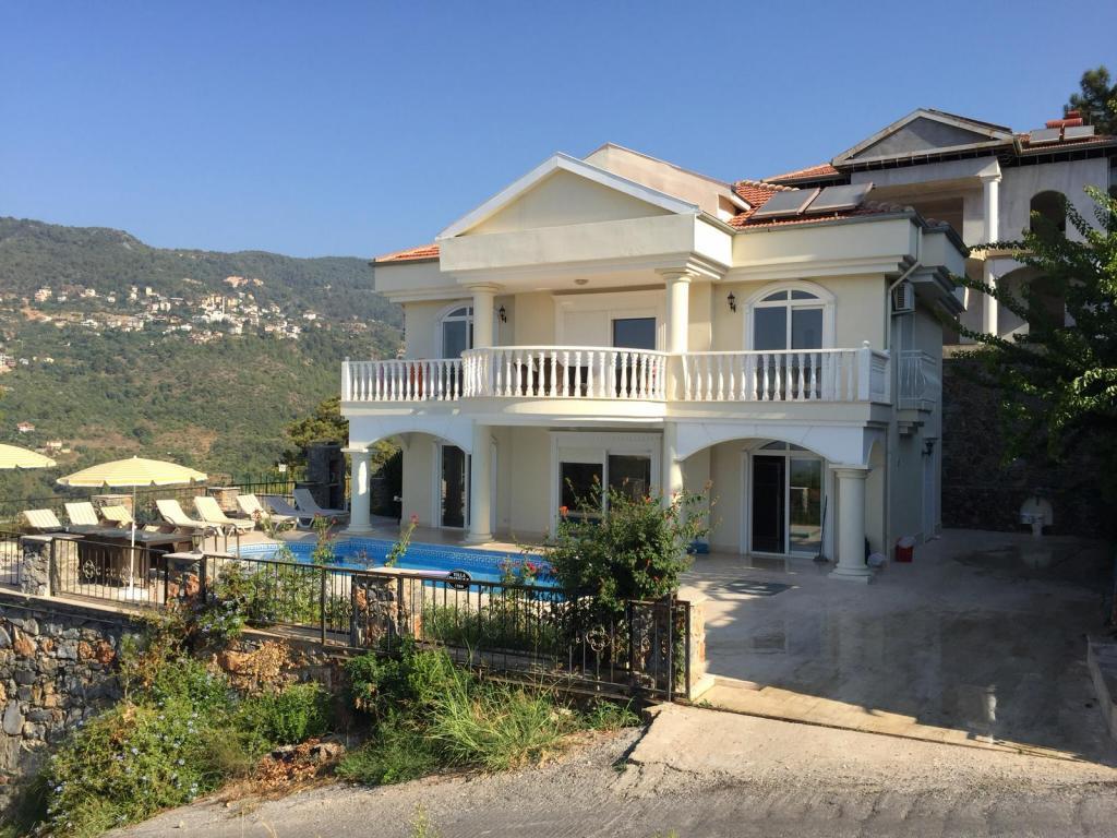 Villa Royal — 1