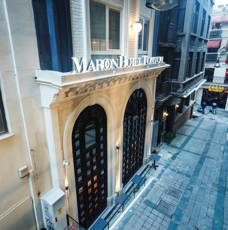 Maroon Hotel Tomtom — 1