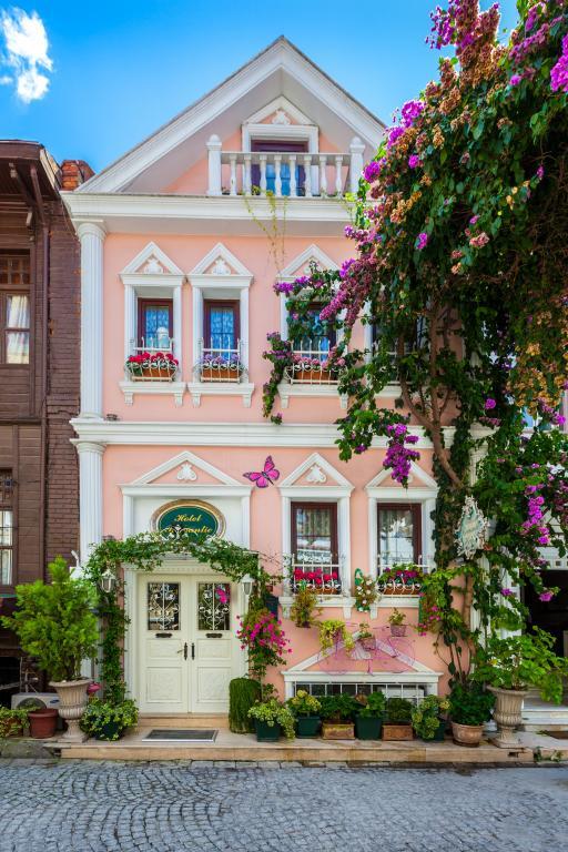 Romantic Hotel — 1