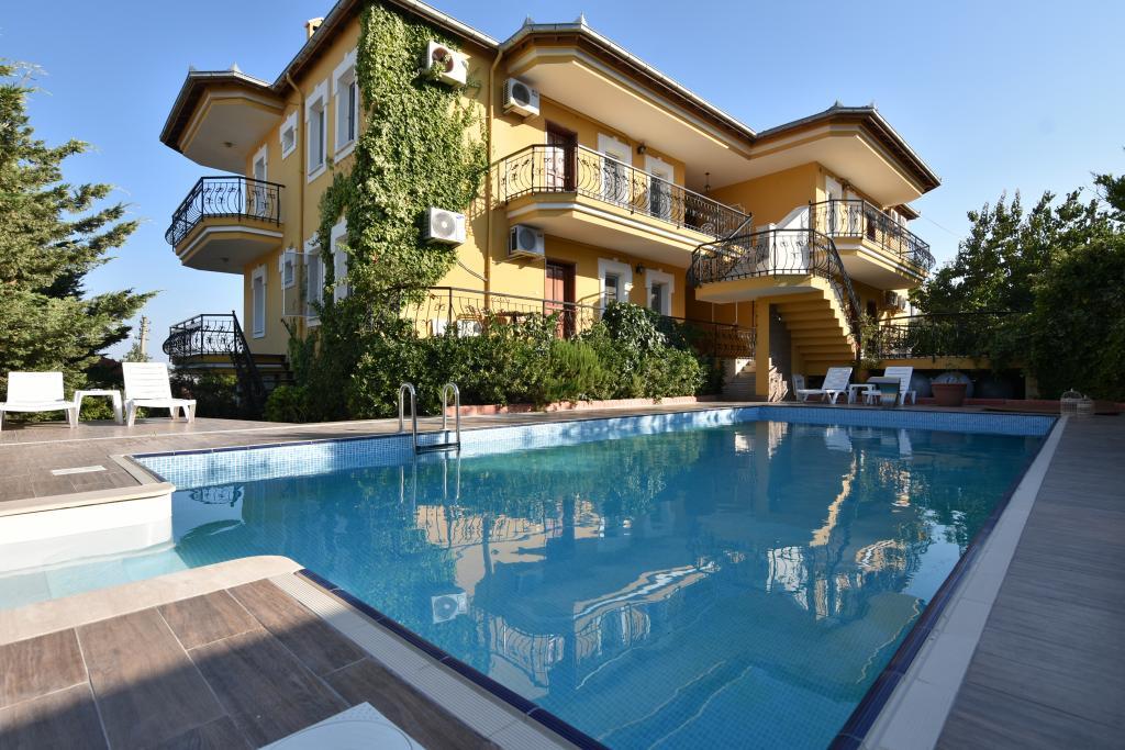 Cunda Uzun Apart Otel — 1