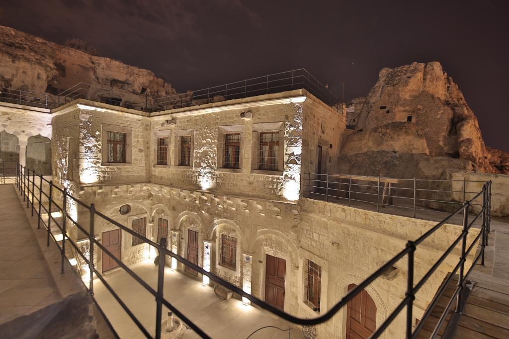 Taru Cave Suites — 1