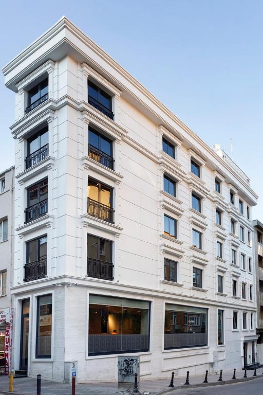 Güner Business Hotel — 1