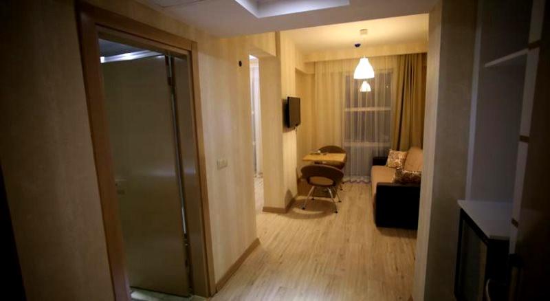 Bal Hotel — 8