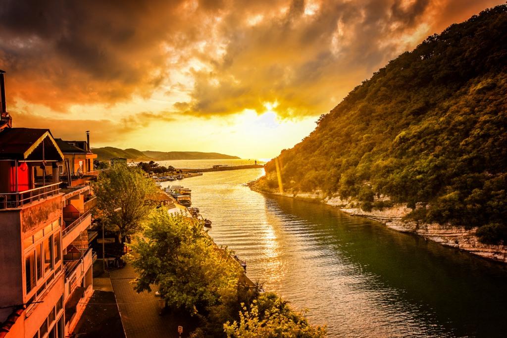 Hill River Hotel — 1