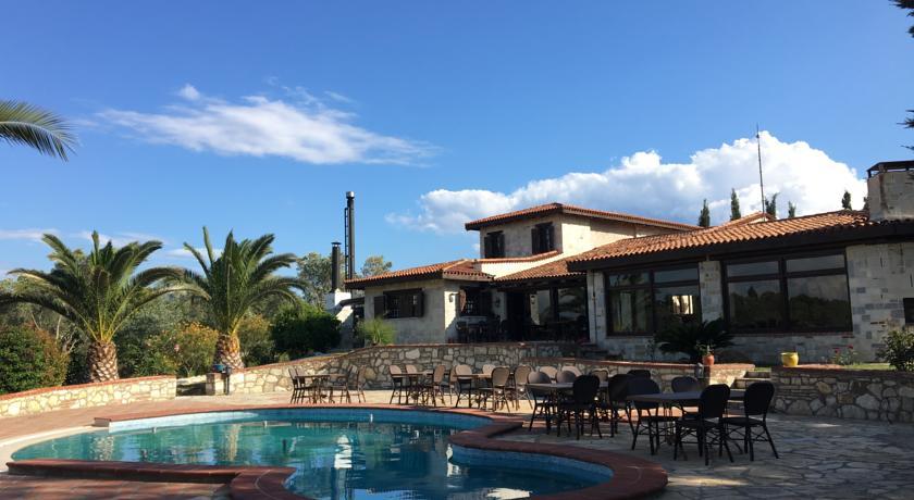 Urla Çiftlik Otel — 1