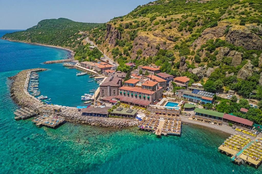 Assos Kervansaray — 1
