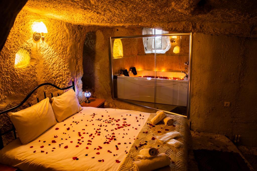 Unicorn Cave Hotel — 1