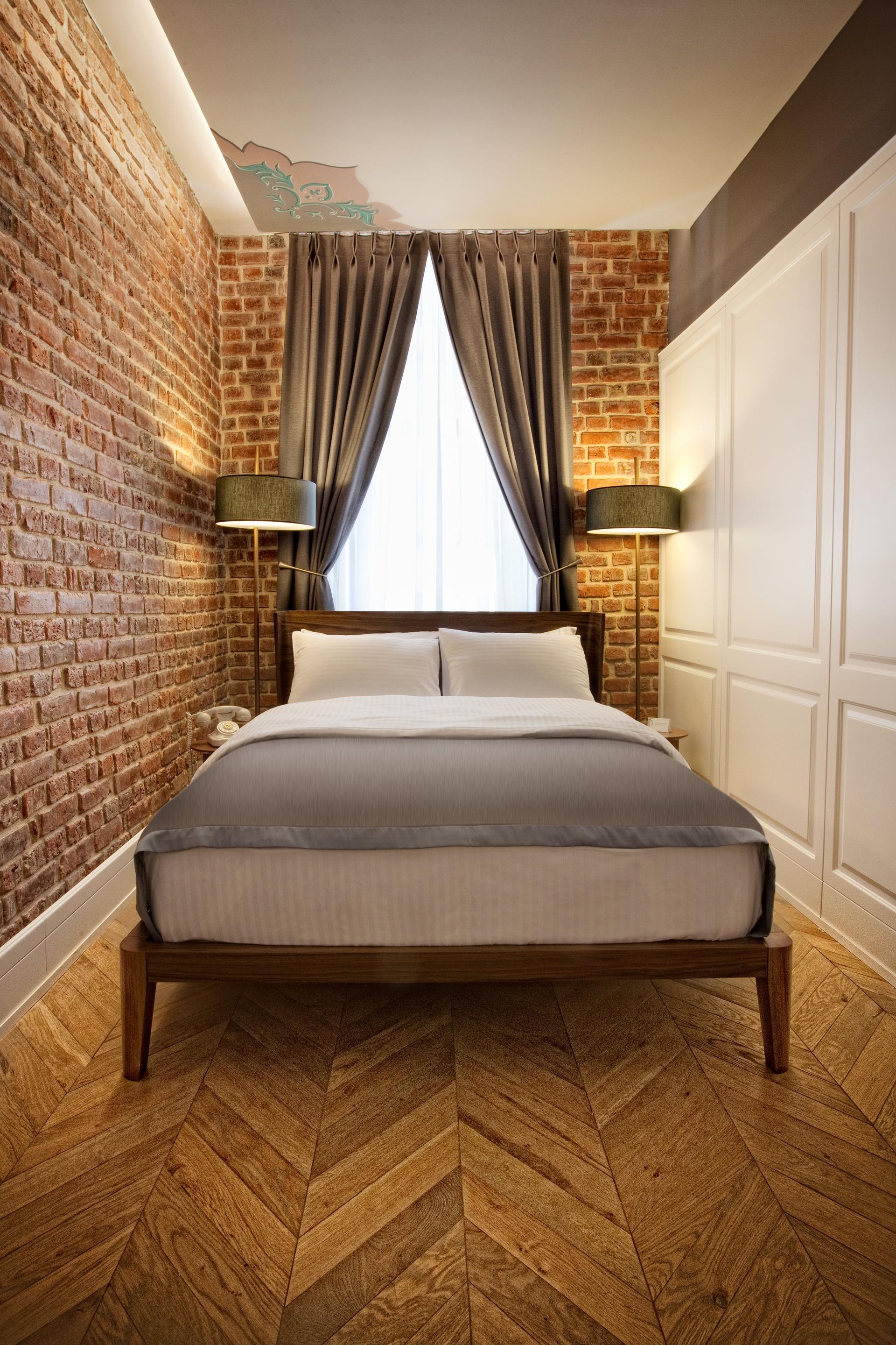 Hotel Miniature — 2