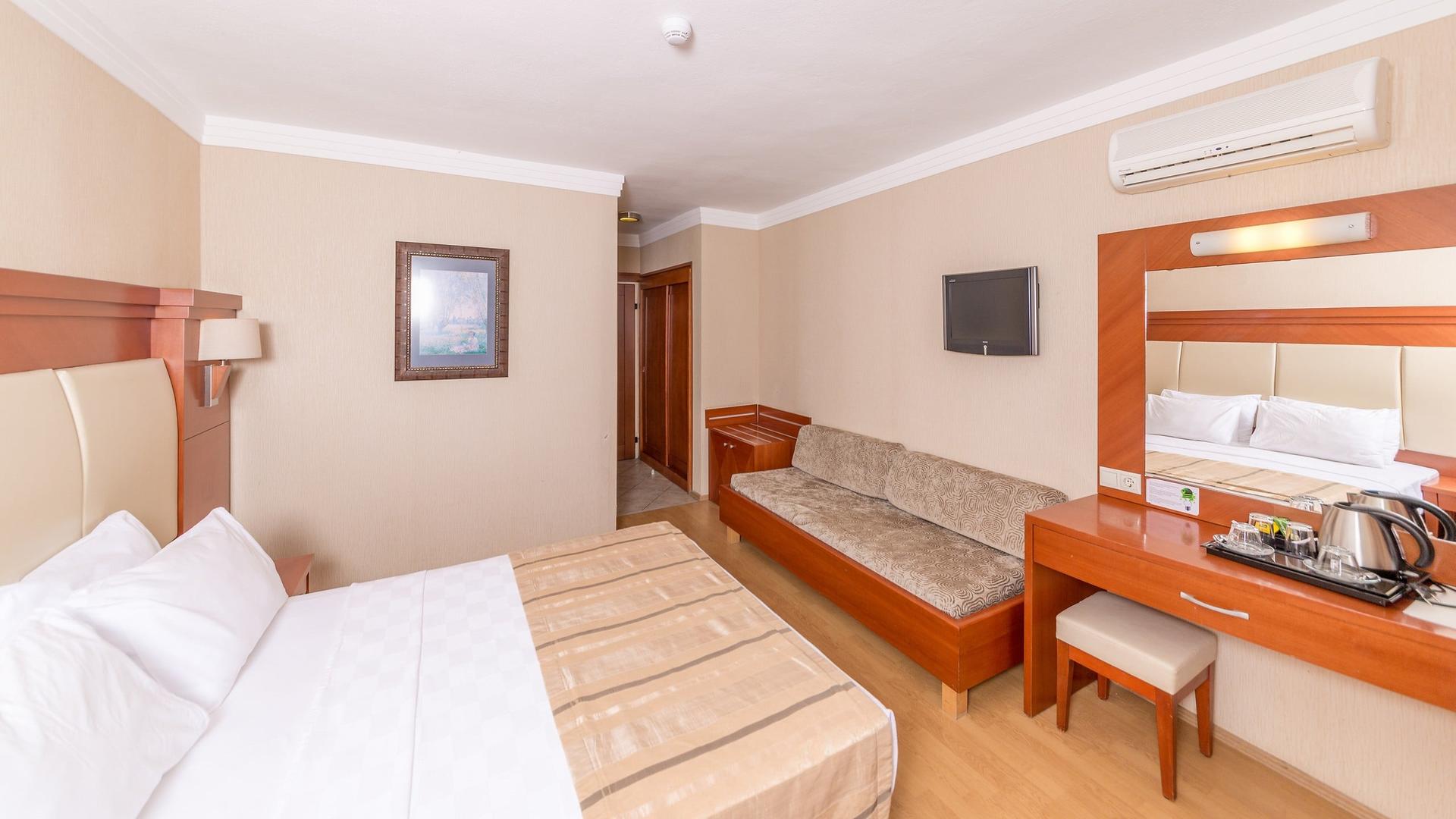 Julian Club Hotel — 6