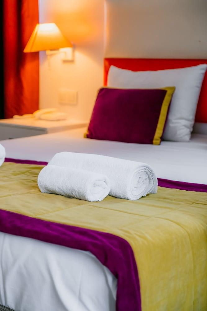 Orange Owl Hotel — 1