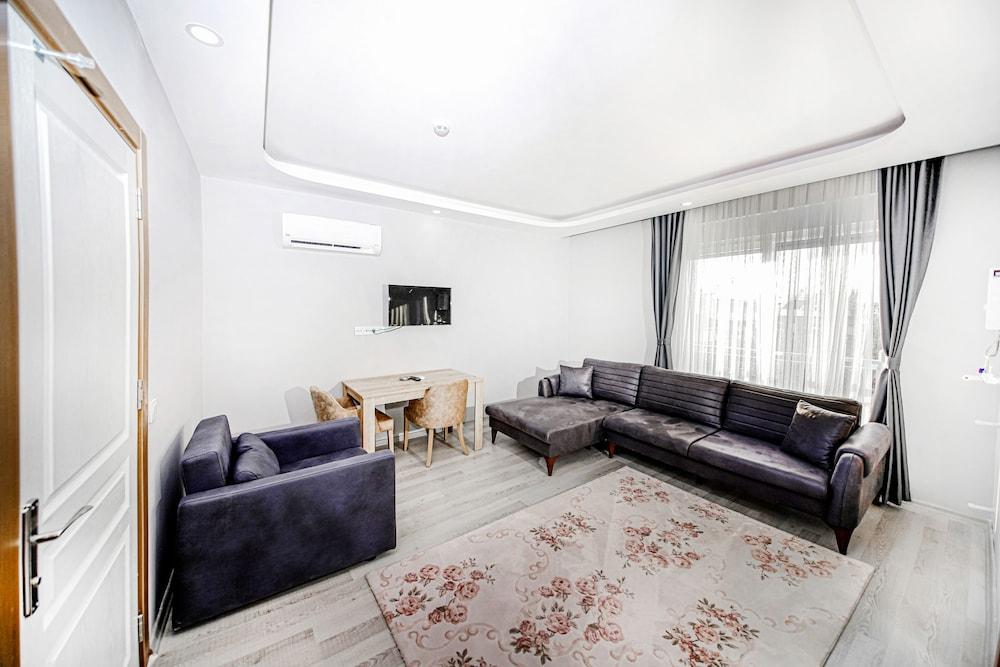Adam Apart Hotel 2 — 1