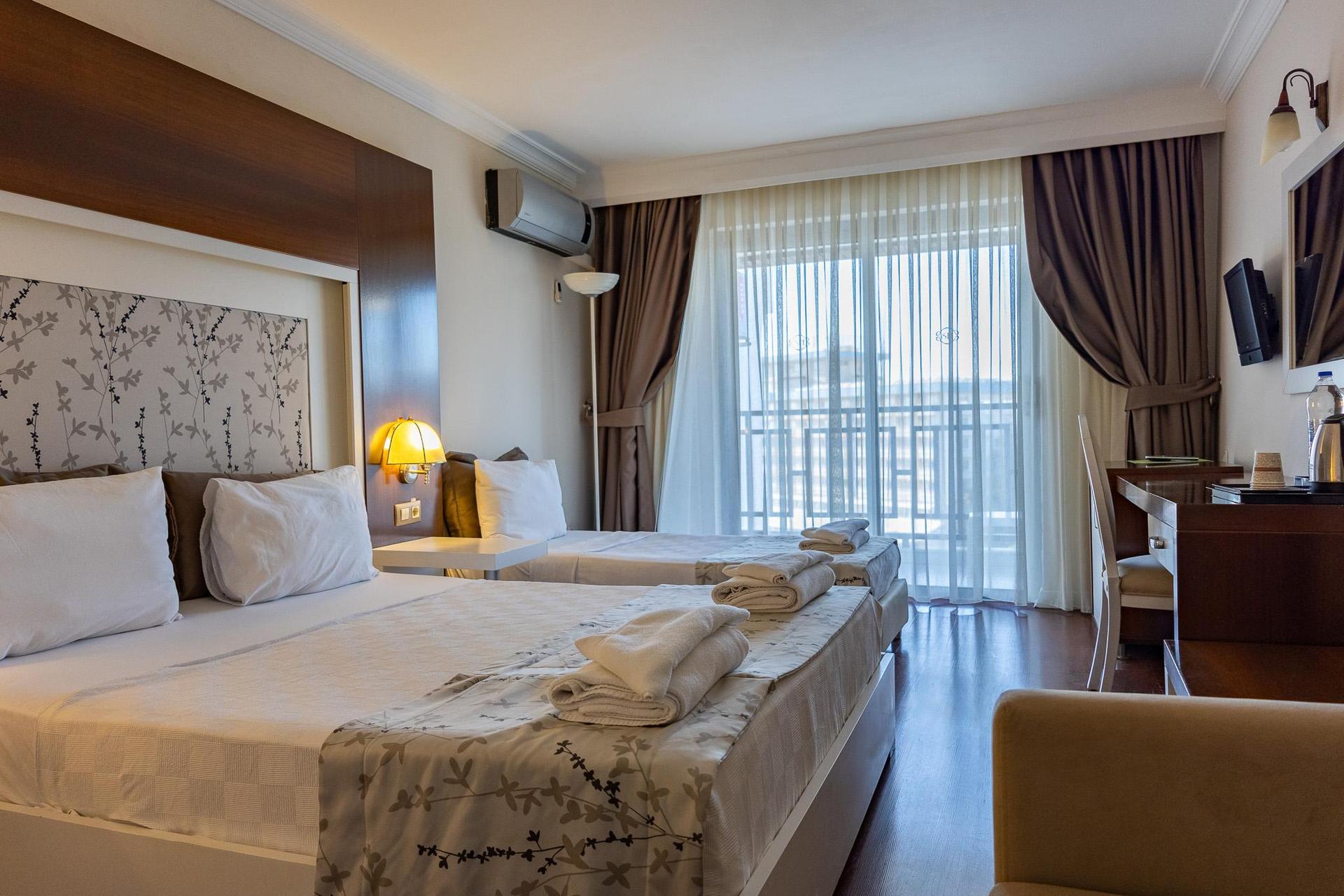 Sentinus Beach Hotel — 2