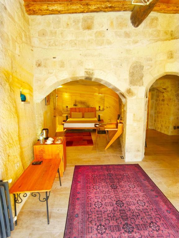Acropolis Cave Suite — 3
