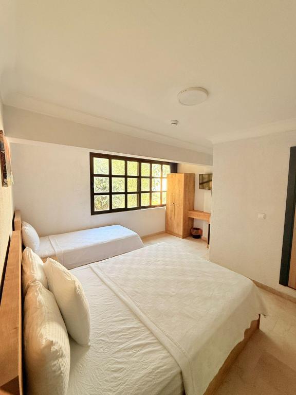 Ados Hotel — 3