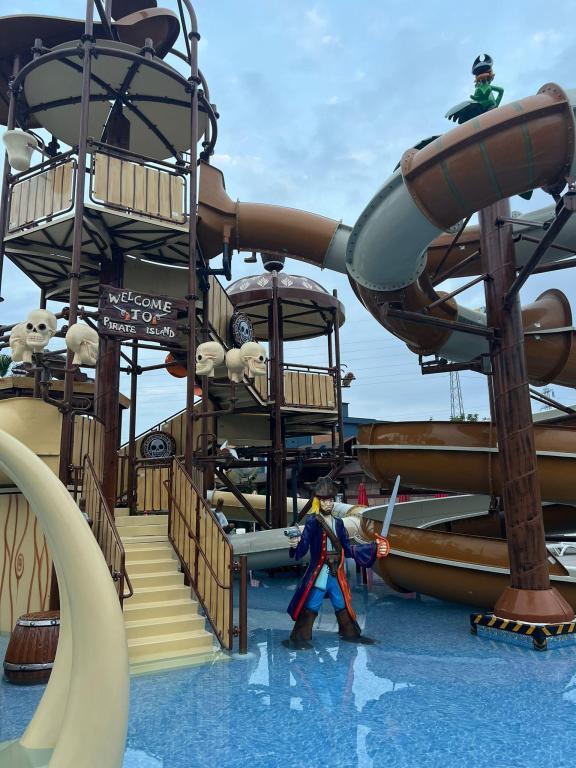 Airport Resort Hotel — 6