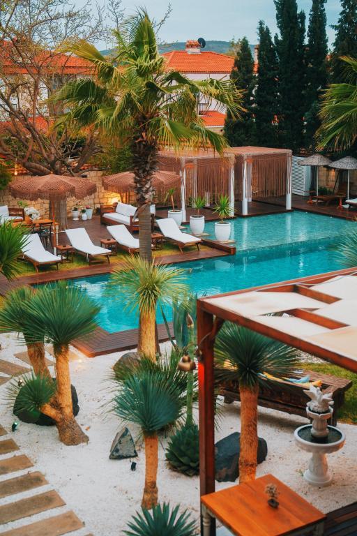 Alaçatı Cadde 75 — 5