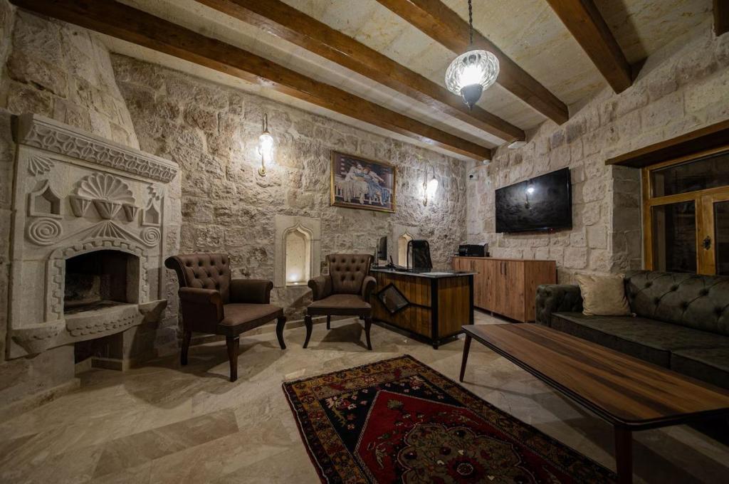 Ares Cave Suite — 9