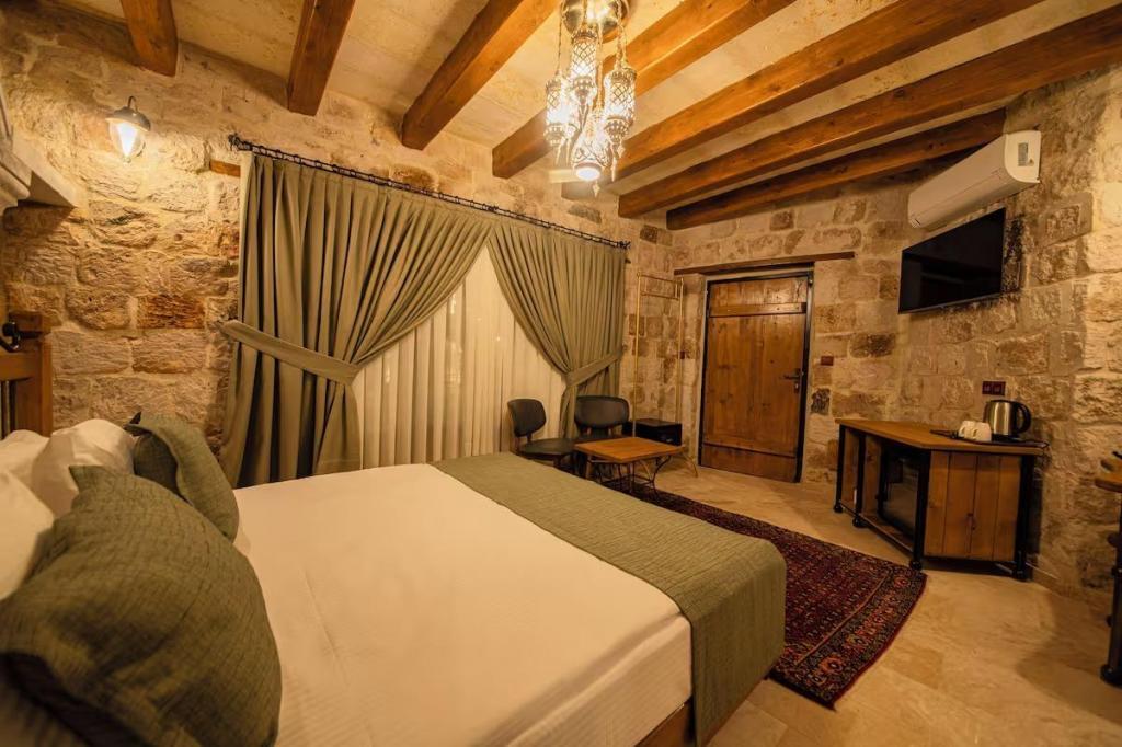 Ares Cave Suite — 4