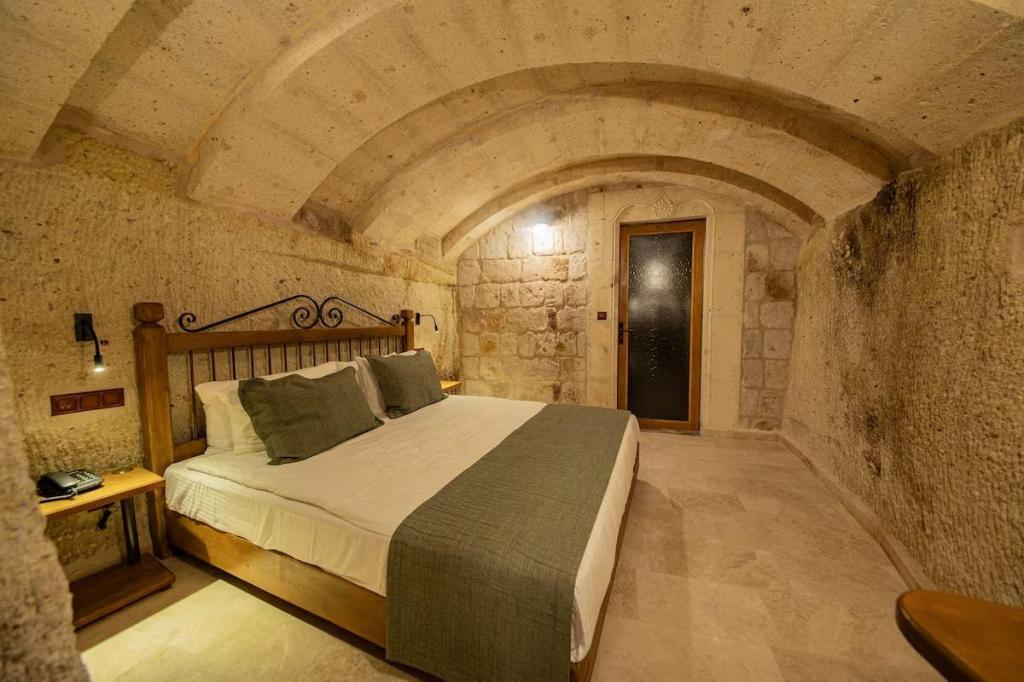 Ares Cave Suite — 6