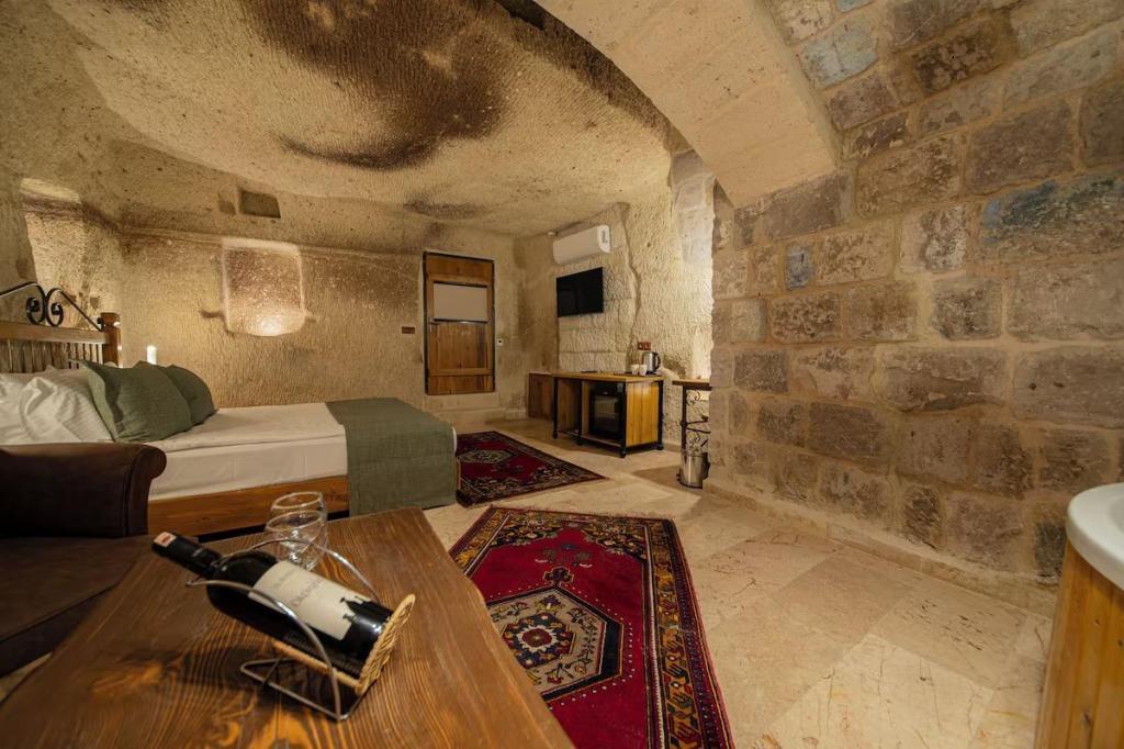 Ares Cave Suite — 7
