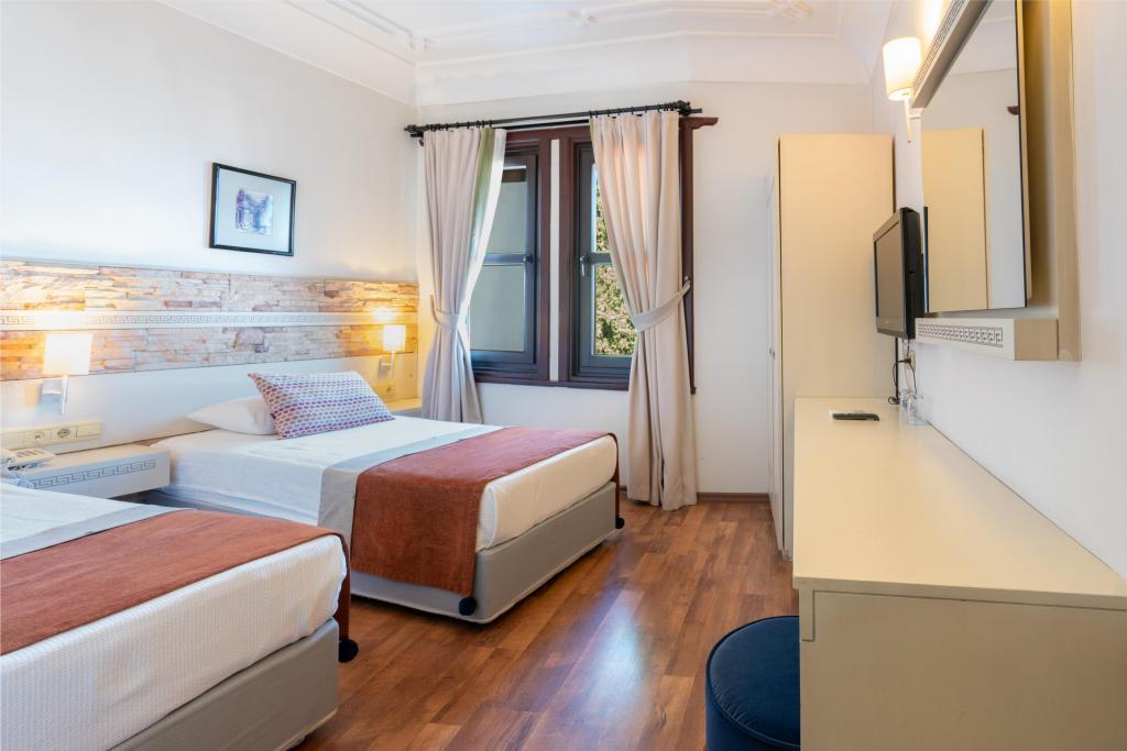 Aspen Hotel — 8
