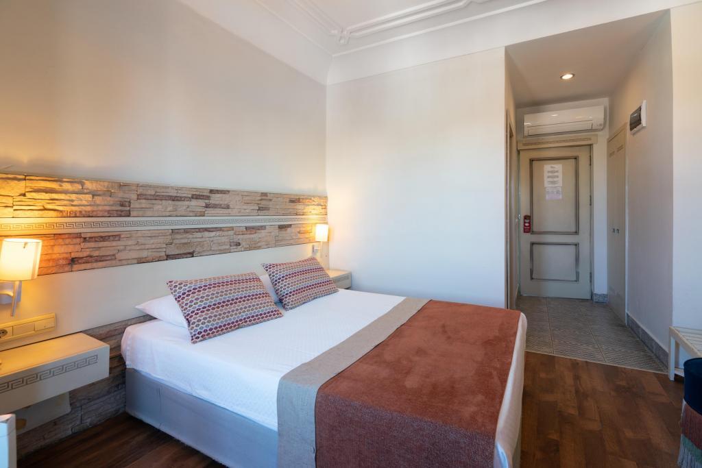 Aspen Hotel — 10