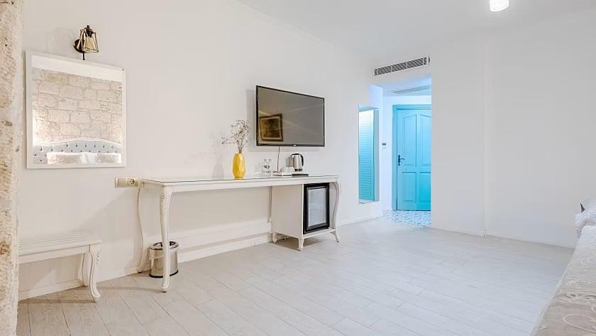 Avlu Alaçatı Butik Otel — 4
