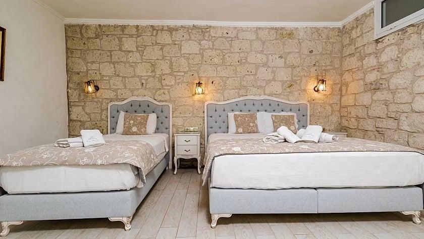 Avlu Alaçatı Butik Otel — 5