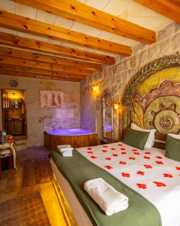 Bayar Cave Suites — 10