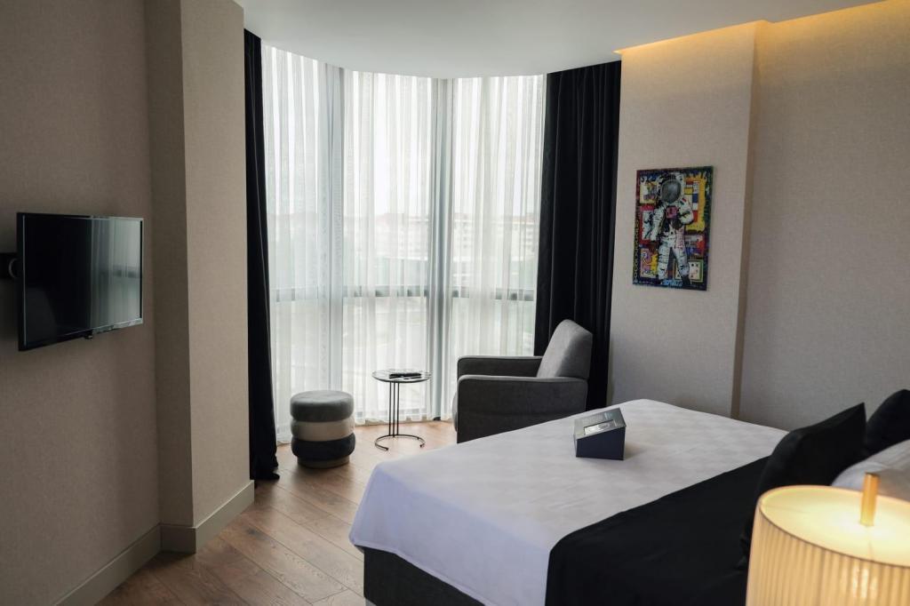 Brand Business Hotel — 3