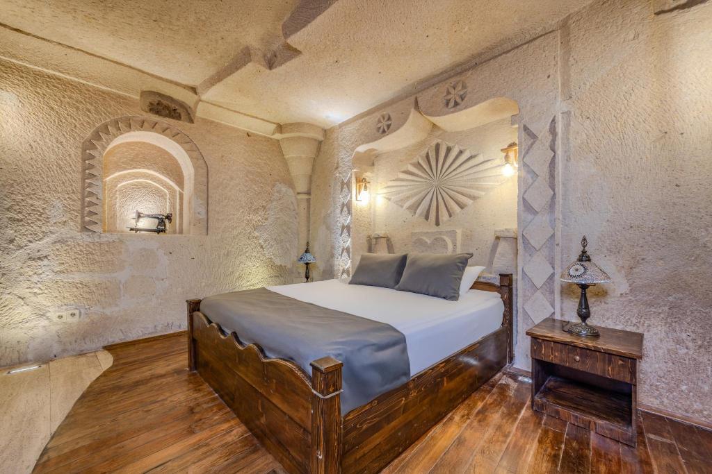 Castle Cave Hotel — 5