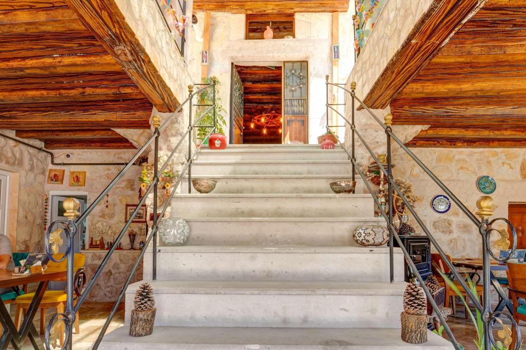 Ceran Stone House — 5
