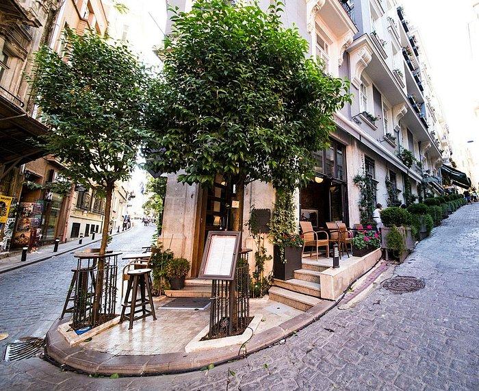 Corinne Art & Boutique Hotel — 2