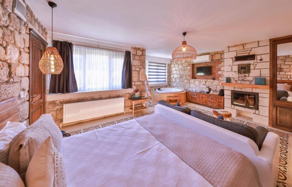 Cumbalı Konak Alaçatı (+12) — 3
