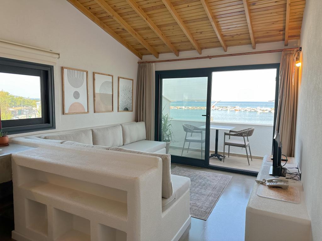 Dönmez Otel Urla — 3