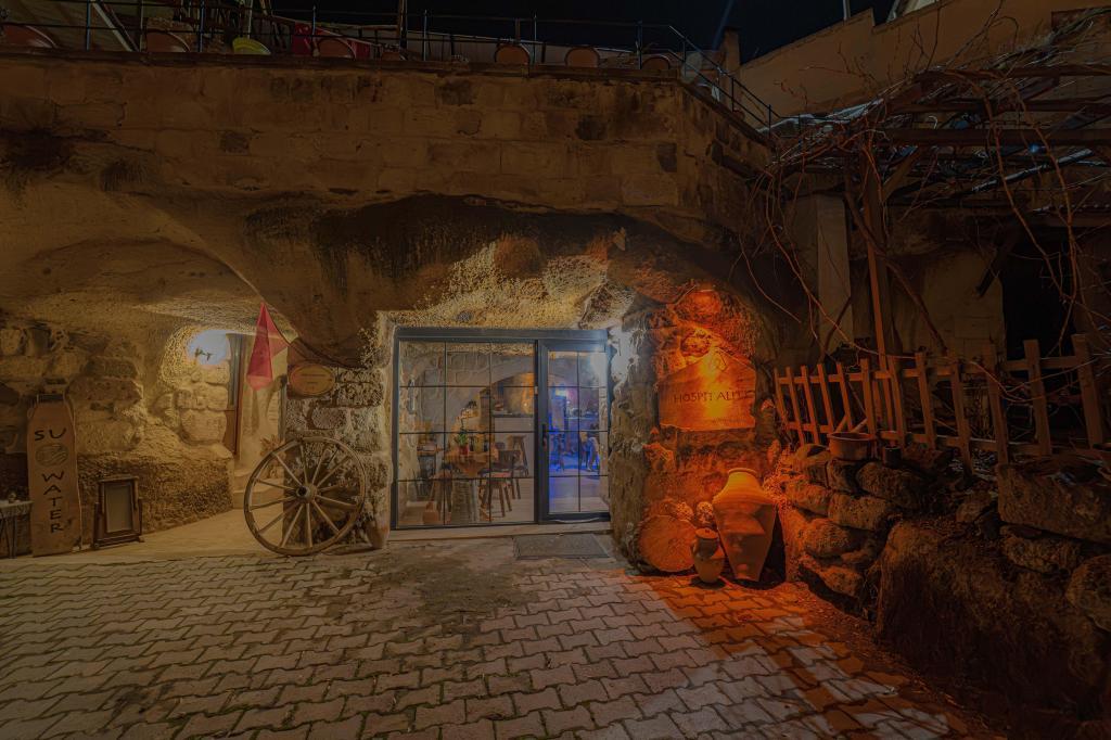Deep Cave House — 1