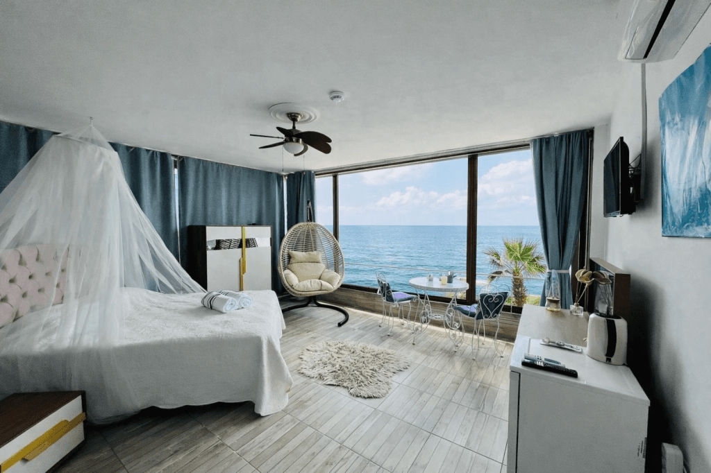 Ellawillasuit House — 4