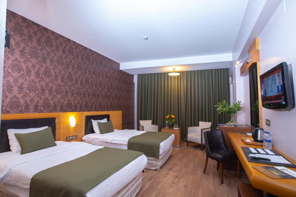 Grand Boğaziçi Otel — 4