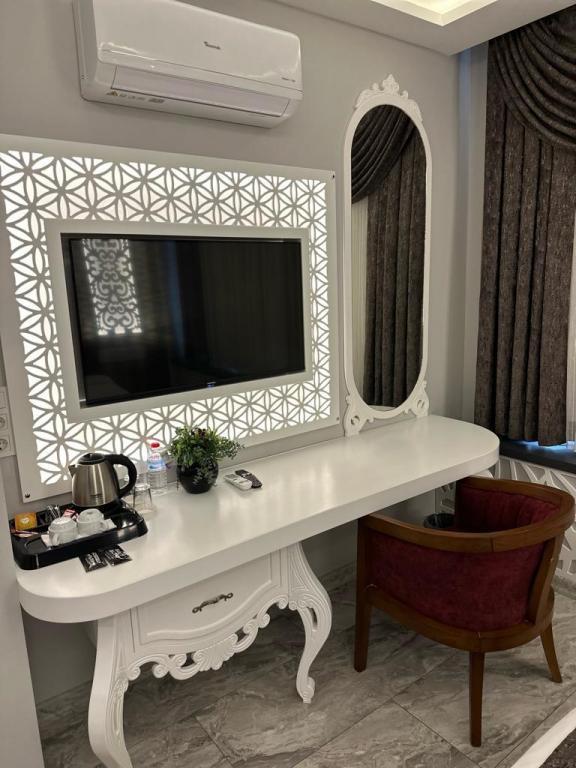 Golden Rose Deluxe Hotel — 10