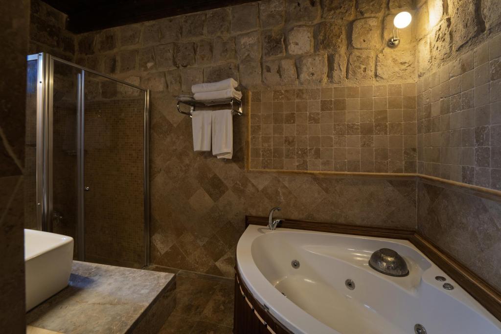 Grand Cave Suites — 8